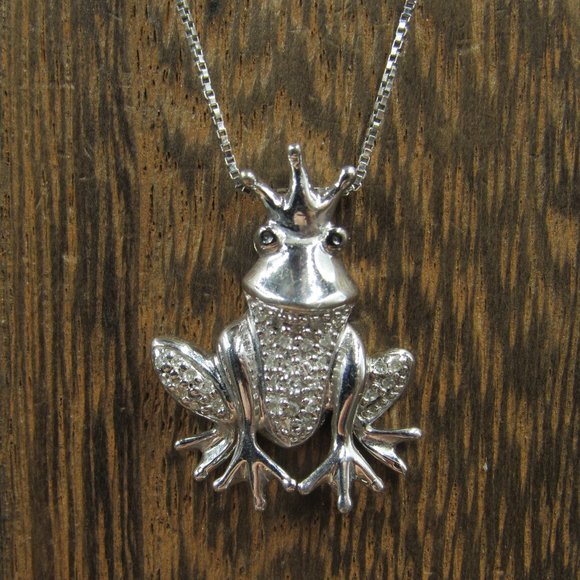 Jewelry - 18" Sterling Silver Diamond Chip Frog Necklace Vintage